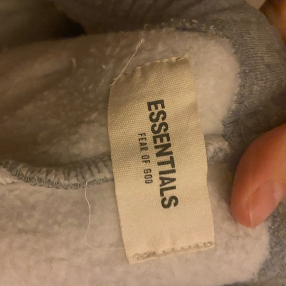 Essentials Shorts - Picture 3 of 4